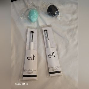 Make up brushes and sponges